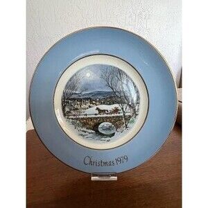 Avon ;Dashing Through the Snow Christmas Plate 1979